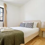 Art Deco 11 Luxury 2br Downtown Metro Ac Daire